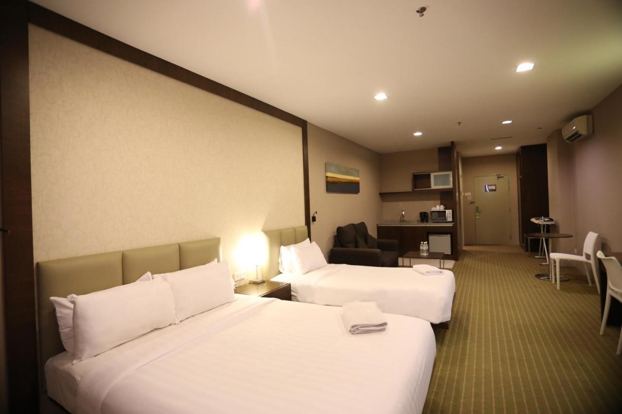 Hotel Primera Suite Сайберджая Экстерьер фото