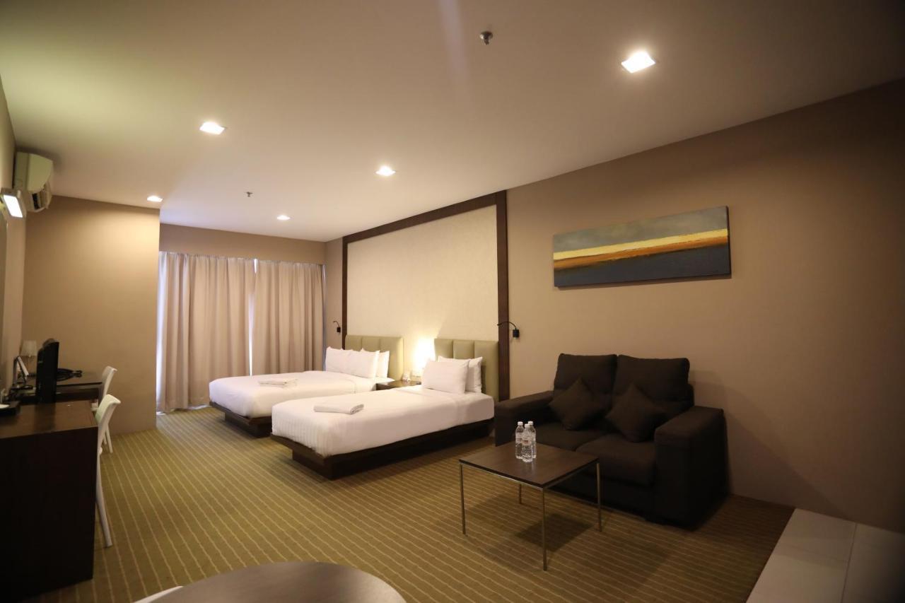 Hotel Primera Suite Сайберджая Экстерьер фото