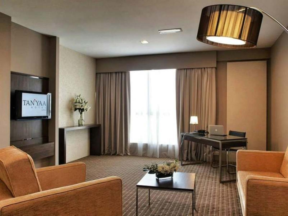 Hotel Primera Suite Сайберджая Экстерьер фото