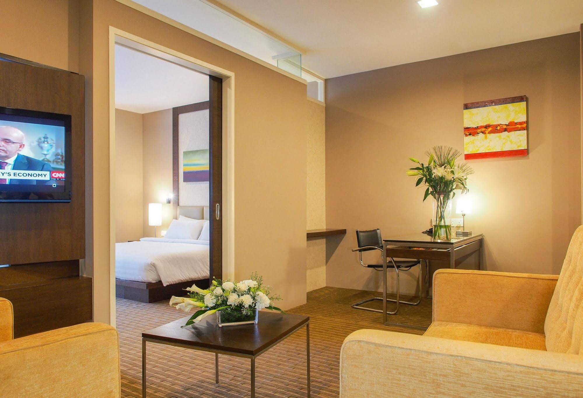 Hotel Primera Suite Сайберджая Экстерьер фото